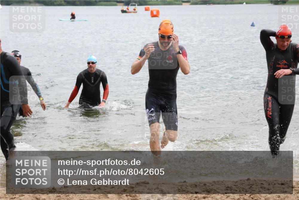 21.06.2025 - 27. Vierlanden-Triathlon Lena Gebhardt http://msf.ph/oto/8042605 15.06.2025 13:21:50 Schwimmen 1244, 1252, 1255, 1270, 1291, 1298, 1313 meine-sportfotos.de