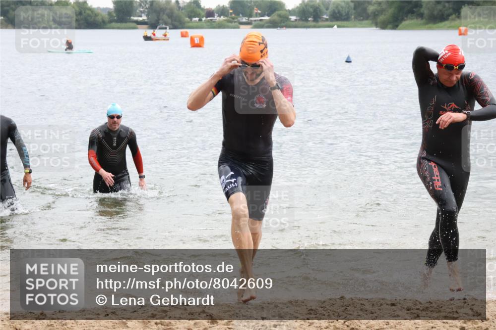 21.06.2025 - 27. Vierlanden-Triathlon Lena Gebhardt http://msf.ph/oto/8042609 15.06.2025 13:21:50 Schwimmen 1244, 1252, 1255, 1270, 1291, 1298, 1313 meine-sportfotos.de