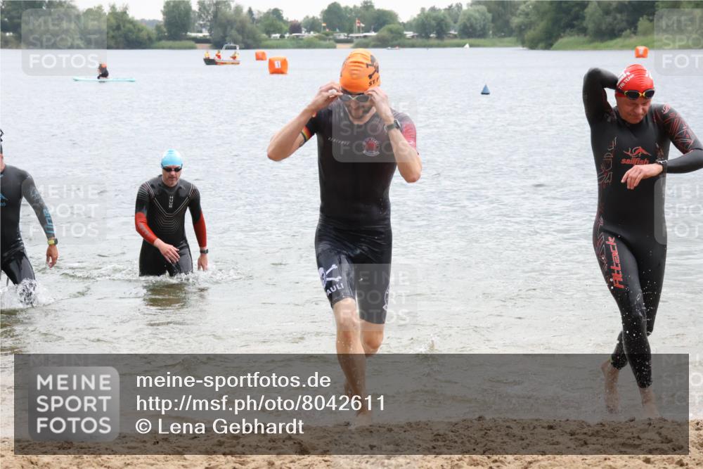 21.06.2025 - 27. Vierlanden-Triathlon Lena Gebhardt http://msf.ph/oto/8042611 15.06.2025 13:21:50 Schwimmen 1244, 1252, 1255, 1270, 1291, 1298, 1313 meine-sportfotos.de