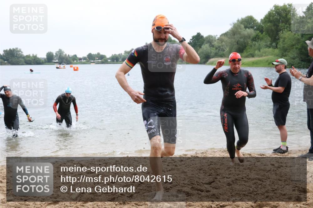 21.06.2025 - 27. Vierlanden-Triathlon Lena Gebhardt http://msf.ph/oto/8042615 15.06.2025 13:21:52 Schwimmen 1244, 1252, 1255, 1270, 1271, 1276, 1291, 1298, 1313 meine-sportfotos.de