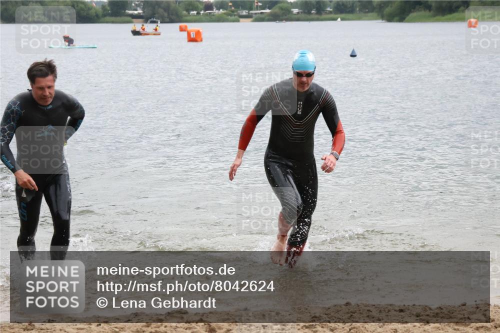 21.06.2025 - 27. Vierlanden-Triathlon Lena Gebhardt http://msf.ph/oto/8042624 15.06.2025 13:21:54 Schwimmen 1231, 1244, 1252, 1255, 1258, 1270, 1271, 1276, 1291, 1294, 1298, 1313 meine-sportfotos.de