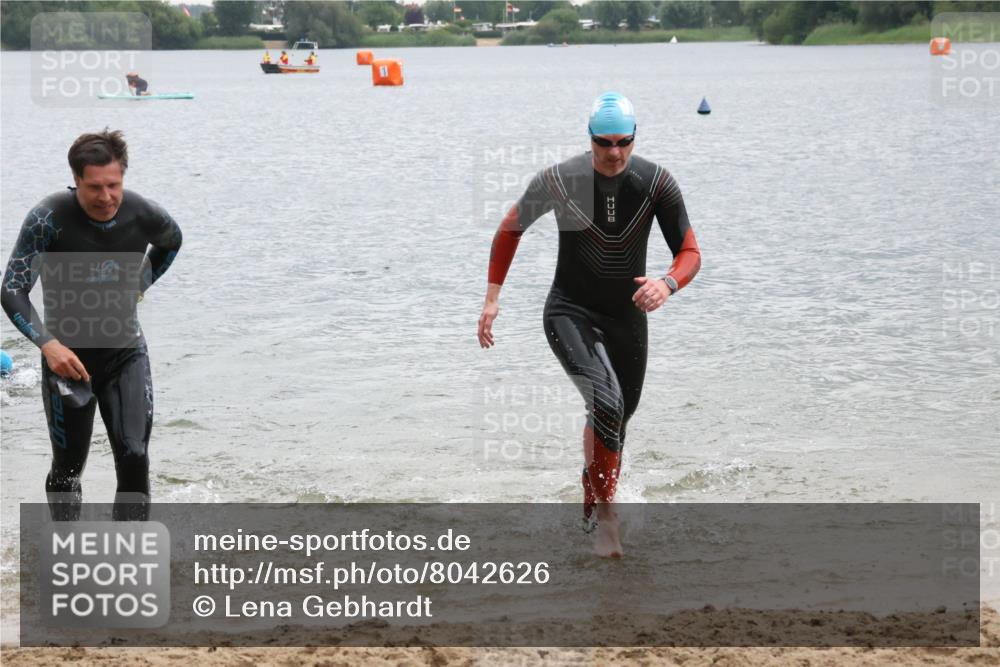 21.06.2025 - 27. Vierlanden-Triathlon Lena Gebhardt http://msf.ph/oto/8042626 15.06.2025 13:21:54 Schwimmen 1231, 1244, 1252, 1255, 1258, 1270, 1271, 1276, 1291, 1294, 1298, 1313 meine-sportfotos.de
