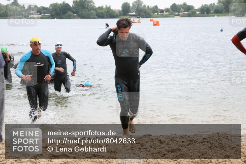 21.06.2025 - 27. Vierlanden-Triathlon Lena Gebhardt http://msf.ph/oto/8042633 15.06.2025 13:21:55 Schwimmen 1231, 1236, 1244, 1252, 1255, 1258, 1270, 1271, 1276, 1291, 1294, 1298, 1313 meine-sportfotos.de