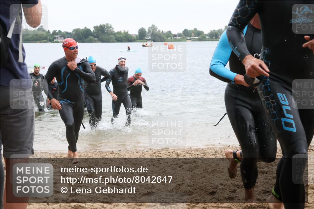 21.06.2025 - 27. Vierlanden-Triathlon Lena Gebhardt http://msf.ph/oto/8042647 15.06.2025 13:21:58 Schwimmen 1231, 1236, 1244, 1251, 1252, 1255, 1258, 1263, 1270, 1271, 1276, 1291, 1294, 1313 meine-sportfotos.de