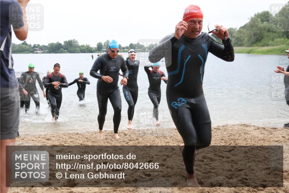 21.06.2025 - 27. Vierlanden-Triathlon Lena Gebhardt http://msf.ph/oto/8042666 15.06.2025 13:22:01 Schwimmen 1231, 1236, 1244, 1251, 1255, 1258, 1263, 1270, 1271, 1276, 1291, 1294, 1313 meine-sportfotos.de
