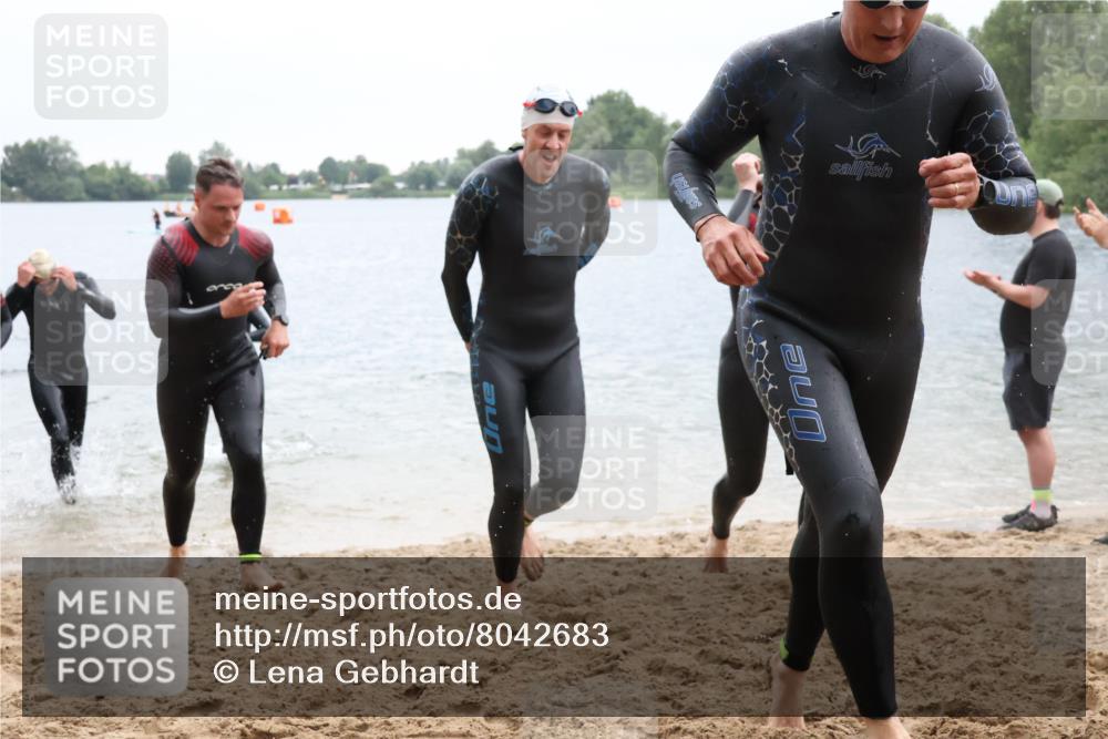 21.06.2025 - 27. Vierlanden-Triathlon Lena Gebhardt http://msf.ph/oto/8042683 15.06.2025 13:22:03 Schwimmen 1231, 1236, 1251, 1258, 1263, 1270, 1271, 1274, 1276, 1291, 1294, 1313 meine-sportfotos.de