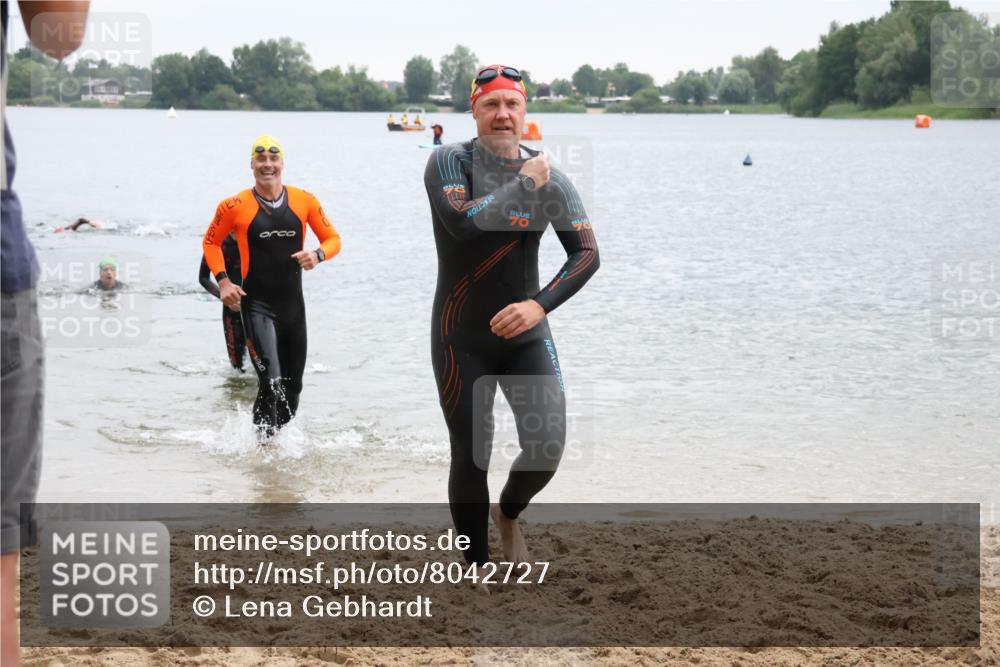 21.06.2025 - 27. Vierlanden-Triathlon Lena Gebhardt http://msf.ph/oto/8042727 15.06.2025 13:22:09 Schwimmen 1231, 1236, 1239, 1251, 1258, 1263, 1271, 1274, 1275, 1276, 1294 meine-sportfotos.de