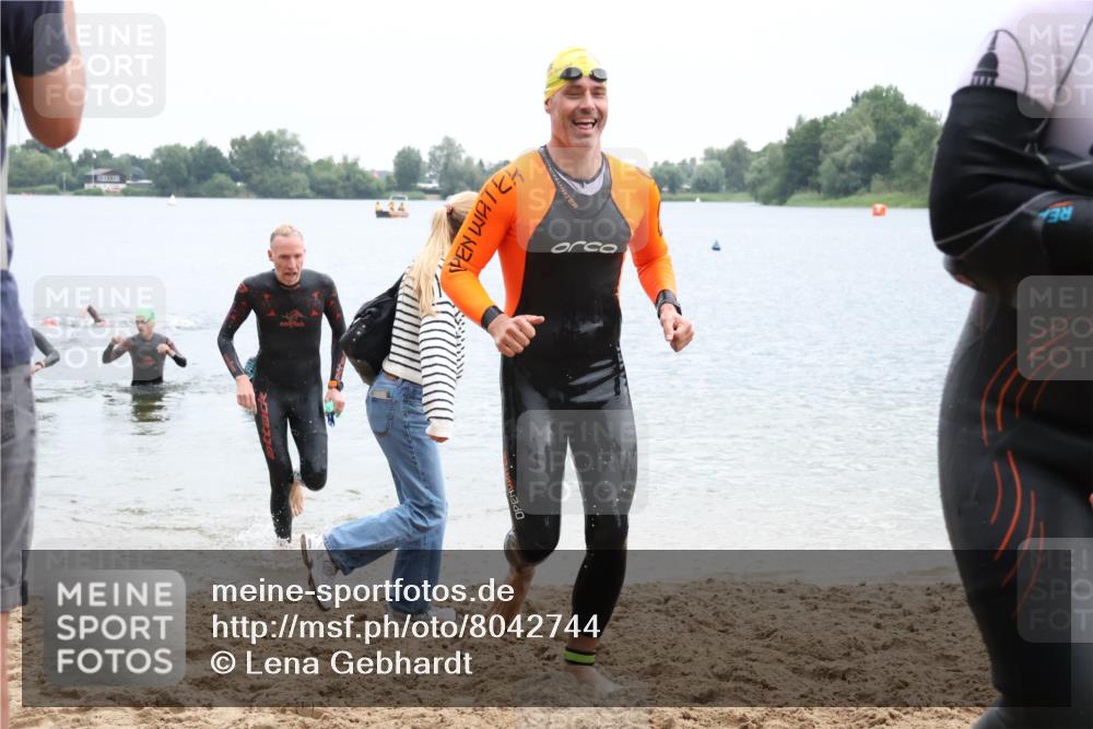 21.06.2025 - 27. Vierlanden-Triathlon Lena Gebhardt http://msf.ph/oto/8042744 15.06.2025 13:22:13 Schwimmen 1231, 1236, 1239, 1251, 1258, 1263, 1274, 1275, 1294, 1302 meine-sportfotos.de