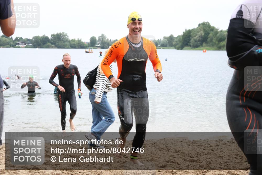 21.06.2025 - 27. Vierlanden-Triathlon Lena Gebhardt http://msf.ph/oto/8042746 15.06.2025 13:22:13 Schwimmen 1231, 1236, 1239, 1251, 1258, 1263, 1274, 1275, 1294, 1302 meine-sportfotos.de
