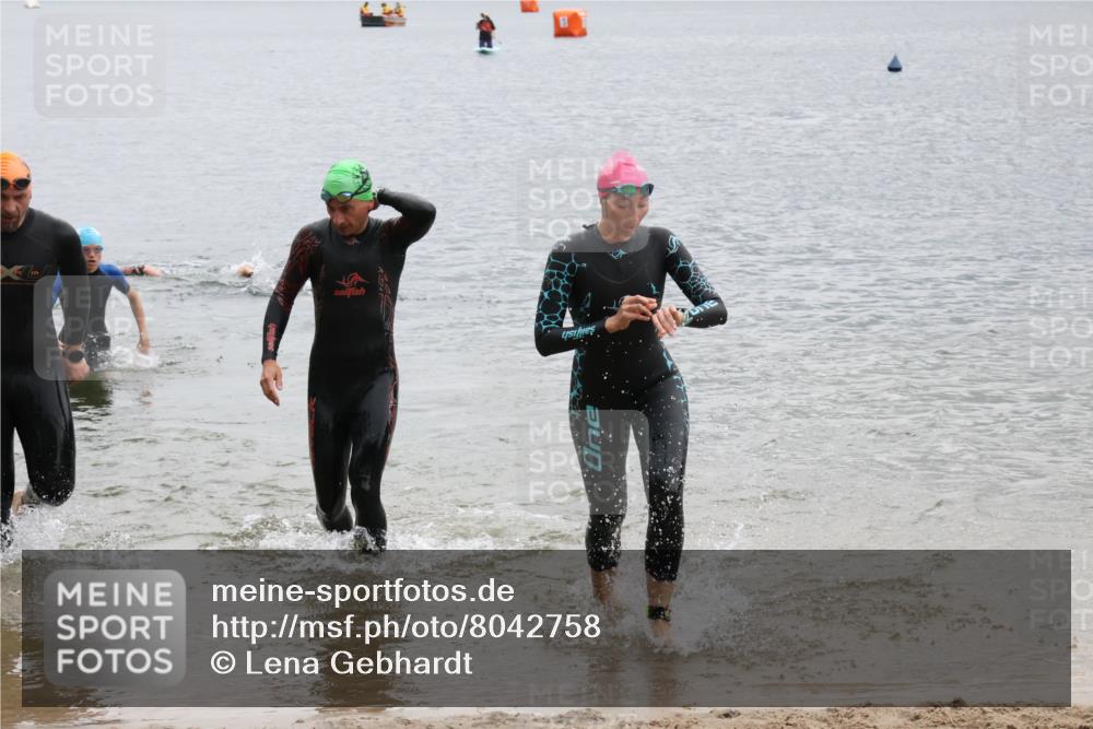 21.06.2025 - 27. Vierlanden-Triathlon Lena Gebhardt http://msf.ph/oto/8042758 15.06.2025 13:22:21 Schwimmen 1232, 1239, 1246, 1274, 1275, 1302, 1316 meine-sportfotos.de