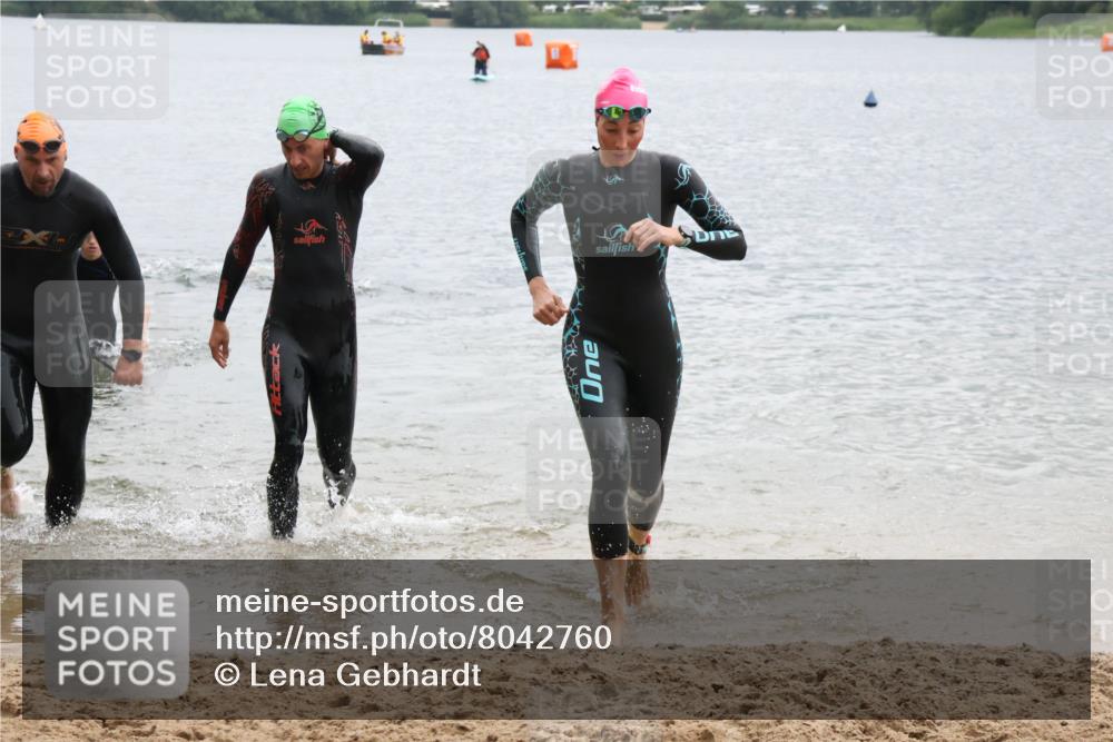 21.06.2025 - 27. Vierlanden-Triathlon Lena Gebhardt http://msf.ph/oto/8042760 15.06.2025 13:22:21 Schwimmen 1232, 1239, 1246, 1274, 1275, 1302, 1316 meine-sportfotos.de