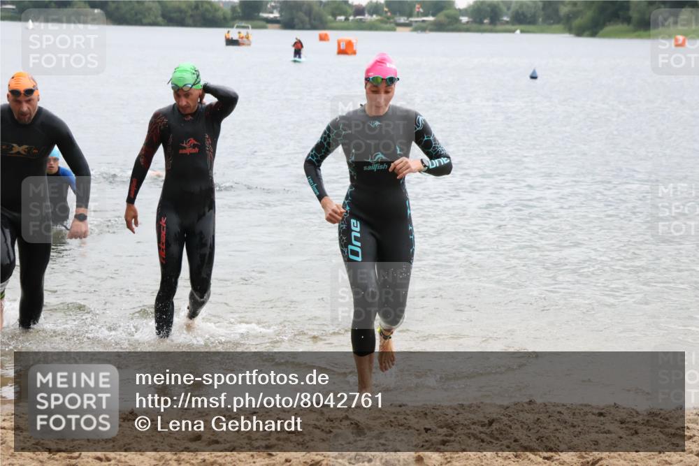 21.06.2025 - 27. Vierlanden-Triathlon Lena Gebhardt http://msf.ph/oto/8042761 15.06.2025 13:22:21 Schwimmen 1232, 1239, 1246, 1274, 1275, 1302, 1316 meine-sportfotos.de