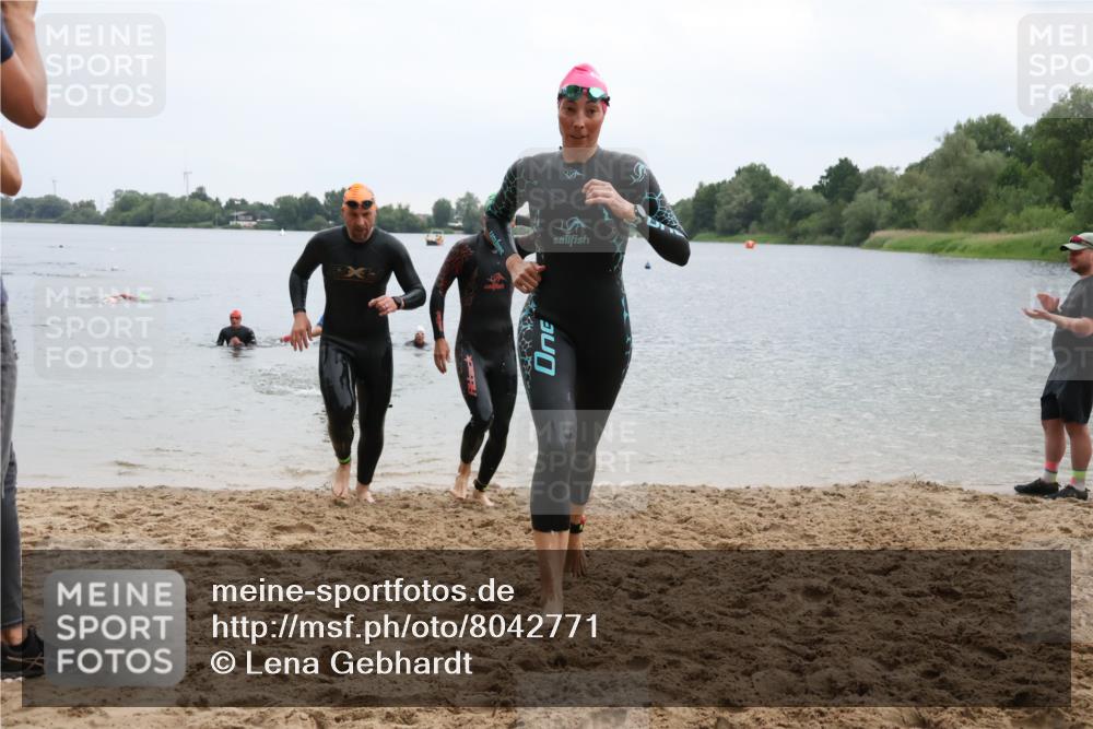21.06.2025 - 27. Vierlanden-Triathlon Lena Gebhardt http://msf.ph/oto/8042771 15.06.2025 13:22:24 Schwimmen 1232, 1239, 1246, 1275, 1302, 1316 meine-sportfotos.de