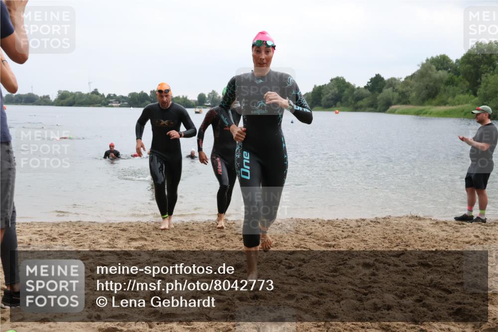 21.06.2025 - 27. Vierlanden-Triathlon Lena Gebhardt http://msf.ph/oto/8042773 15.06.2025 13:22:24 Schwimmen 1232, 1239, 1246, 1275, 1302, 1316 meine-sportfotos.de