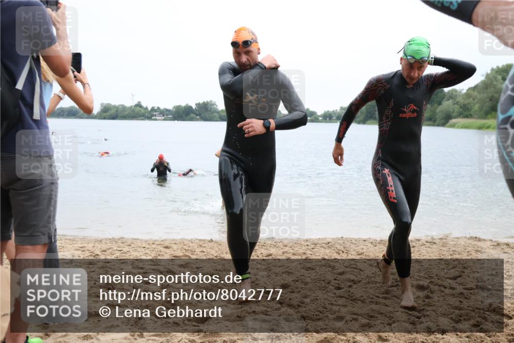 21.06.2025 - 27. Vierlanden-Triathlon Lena Gebhardt http://msf.ph/oto/8042777 15.06.2025 13:22:25 Schwimmen 1232, 1246, 1302, 1316 meine-sportfotos.de