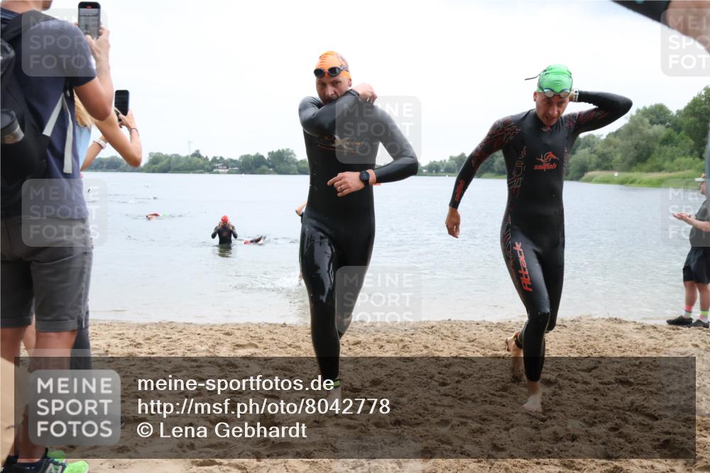 21.06.2025 - 27. Vierlanden-Triathlon Lena Gebhardt http://msf.ph/oto/8042778 15.06.2025 13:22:25 Schwimmen 1232, 1246, 1302, 1316 meine-sportfotos.de