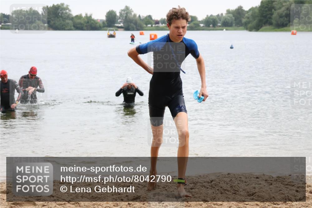 21.06.2025 - 27. Vierlanden-Triathlon Lena Gebhardt http://msf.ph/oto/8042790 15.06.2025 13:22:27 Schwimmen 1232, 1246, 1259, 1289, 1302, 1314, 1316 meine-sportfotos.de