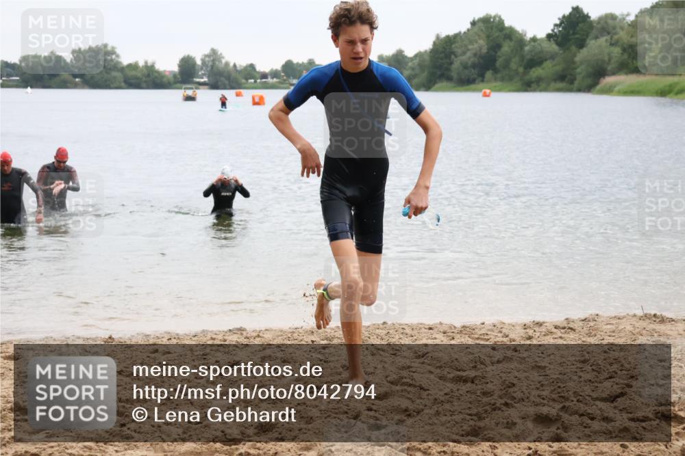 21.06.2025 - 27. Vierlanden-Triathlon Lena Gebhardt http://msf.ph/oto/8042794 15.06.2025 13:22:28 Schwimmen 1232, 1246, 1259, 1289, 1302, 1314, 1316 meine-sportfotos.de
