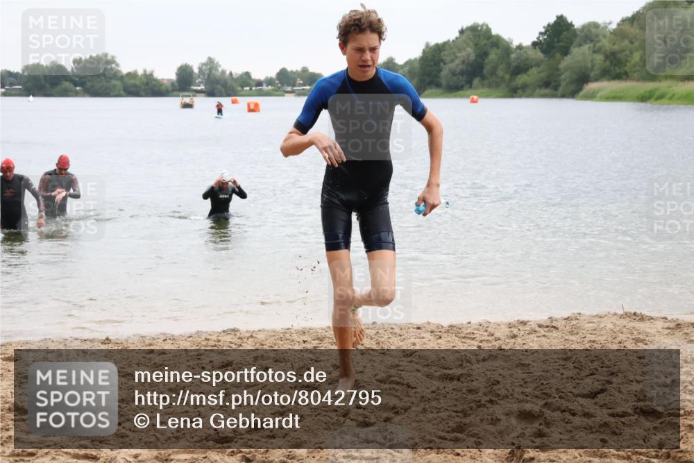 21.06.2025 - 27. Vierlanden-Triathlon Lena Gebhardt http://msf.ph/oto/8042795 15.06.2025 13:22:28 Schwimmen 1232, 1246, 1259, 1289, 1302, 1314, 1316 meine-sportfotos.de