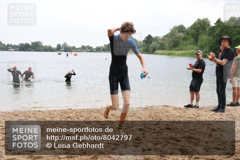 21.06.2025 - 27. Vierlanden-Triathlon Lena Gebhardt http://msf.ph/oto/8042797 15.06.2025 13:22:28 Schwimmen 1232, 1246, 1259, 1289, 1302, 1314, 1316 meine-sportfotos.de