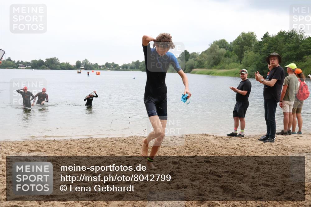21.06.2025 - 27. Vierlanden-Triathlon Lena Gebhardt http://msf.ph/oto/8042799 15.06.2025 13:22:28 Schwimmen 1232, 1246, 1259, 1289, 1302, 1314, 1316 meine-sportfotos.de
