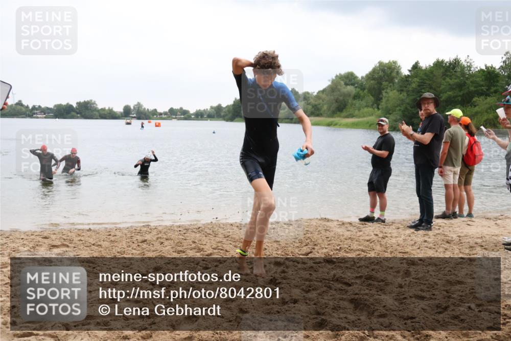 21.06.2025 - 27. Vierlanden-Triathlon Lena Gebhardt http://msf.ph/oto/8042801 15.06.2025 13:22:28 Schwimmen 1232, 1246, 1259, 1289, 1302, 1314, 1316 meine-sportfotos.de