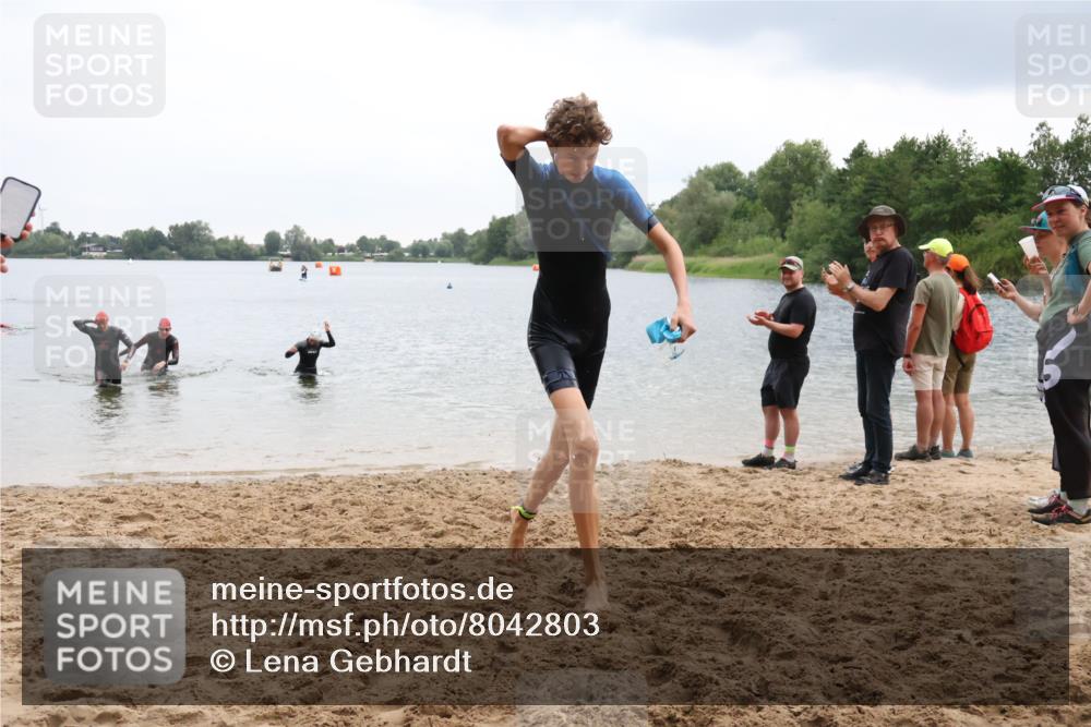 21.06.2025 - 27. Vierlanden-Triathlon Lena Gebhardt http://msf.ph/oto/8042803 15.06.2025 13:22:28 Schwimmen 1232, 1246, 1259, 1289, 1302, 1314, 1316 meine-sportfotos.de