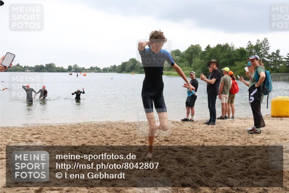 21.06.2025 - 27. Vierlanden-Triathlon Lena Gebhardt http://msf.ph/oto/8042807 15.06.2025 13:22:28 Schwimmen 1232, 1246, 1259, 1289, 1302, 1314, 1316 meine-sportfotos.de