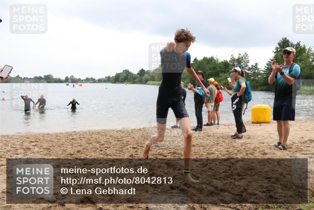21.06.2025 - 27. Vierlanden-Triathlon Lena Gebhardt http://msf.ph/oto/8042813 15.06.2025 13:22:29 Schwimmen 1232, 1246, 1259, 1289, 1302, 1314, 1316 meine-sportfotos.de
