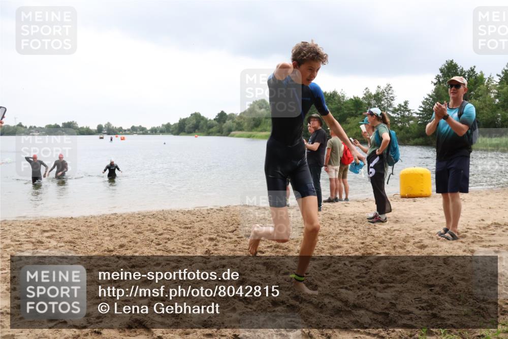 21.06.2025 - 27. Vierlanden-Triathlon Lena Gebhardt http://msf.ph/oto/8042815 15.06.2025 13:22:29 Schwimmen 1232, 1246, 1259, 1289, 1302, 1314, 1316 meine-sportfotos.de