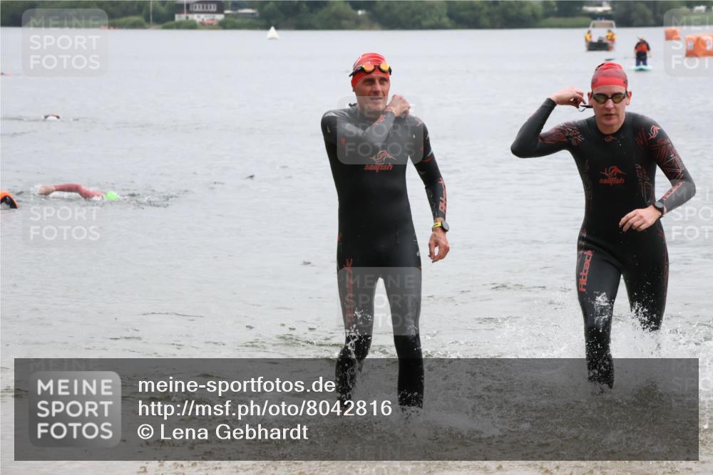 21.06.2025 - 27. Vierlanden-Triathlon Lena Gebhardt http://msf.ph/oto/8042816 15.06.2025 13:22:33 Schwimmen 1232, 1246, 1259, 1289, 1302, 1314, 1316 meine-sportfotos.de
