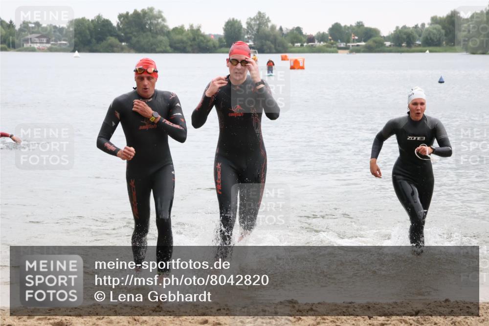 21.06.2025 - 27. Vierlanden-Triathlon Lena Gebhardt http://msf.ph/oto/8042820 15.06.2025 13:22:34 Schwimmen 1232, 1246, 1259, 1289, 1314, 1316 meine-sportfotos.de