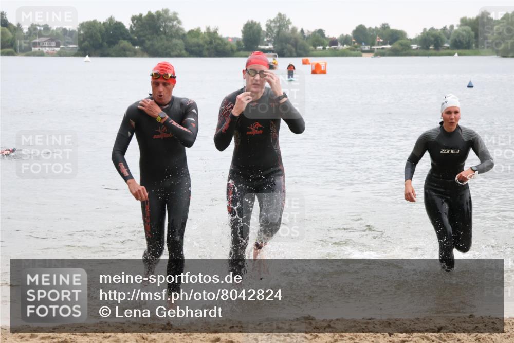 21.06.2025 - 27. Vierlanden-Triathlon Lena Gebhardt http://msf.ph/oto/8042824 15.06.2025 13:22:34 Schwimmen 1232, 1246, 1259, 1289, 1314, 1316 meine-sportfotos.de