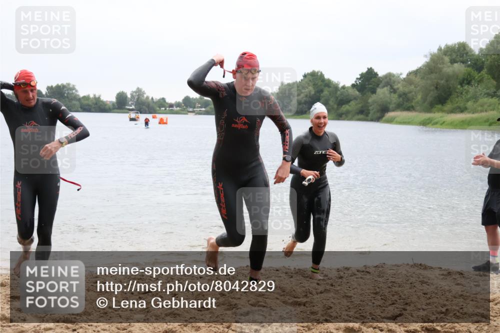 21.06.2025 - 27. Vierlanden-Triathlon Lena Gebhardt http://msf.ph/oto/8042829 15.06.2025 13:22:36 Schwimmen 1259, 1289, 1314, 1316 meine-sportfotos.de
