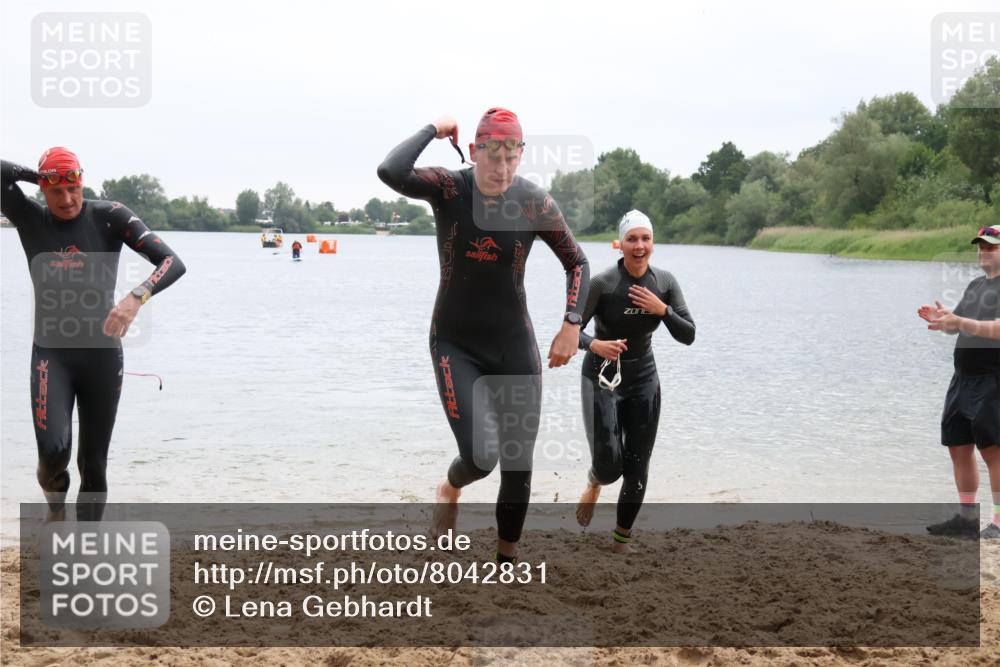 21.06.2025 - 27. Vierlanden-Triathlon Lena Gebhardt http://msf.ph/oto/8042831 15.06.2025 13:22:36 Schwimmen 1259, 1289, 1314, 1316 meine-sportfotos.de