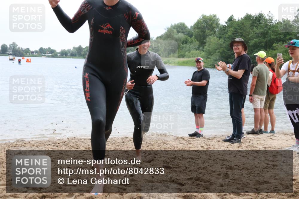 21.06.2025 - 27. Vierlanden-Triathlon Lena Gebhardt http://msf.ph/oto/8042833 15.06.2025 13:22:37 Schwimmen 1259, 1289, 1314, 1316 meine-sportfotos.de