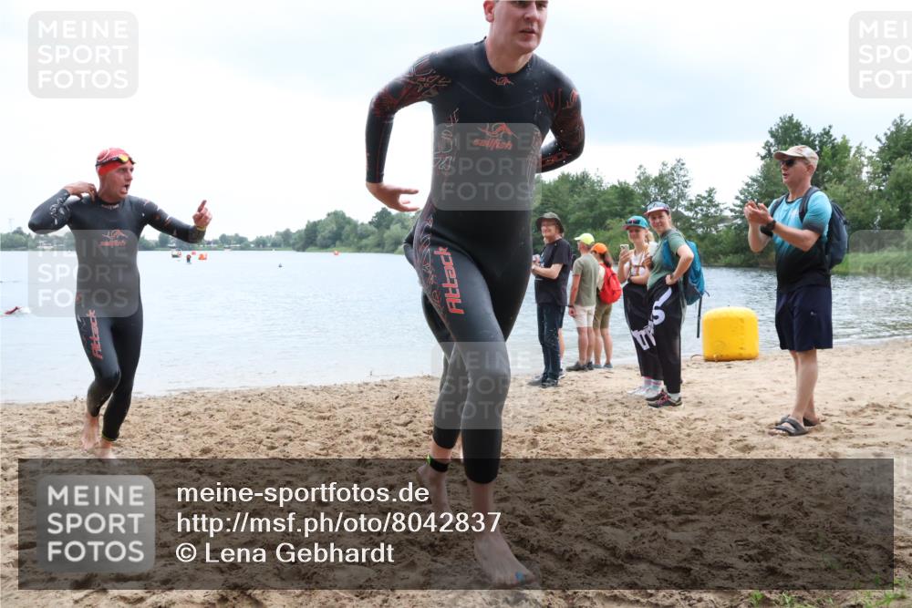 21.06.2025 - 27. Vierlanden-Triathlon Lena Gebhardt http://msf.ph/oto/8042837 15.06.2025 13:22:38 Schwimmen 1259, 1289, 1314 meine-sportfotos.de