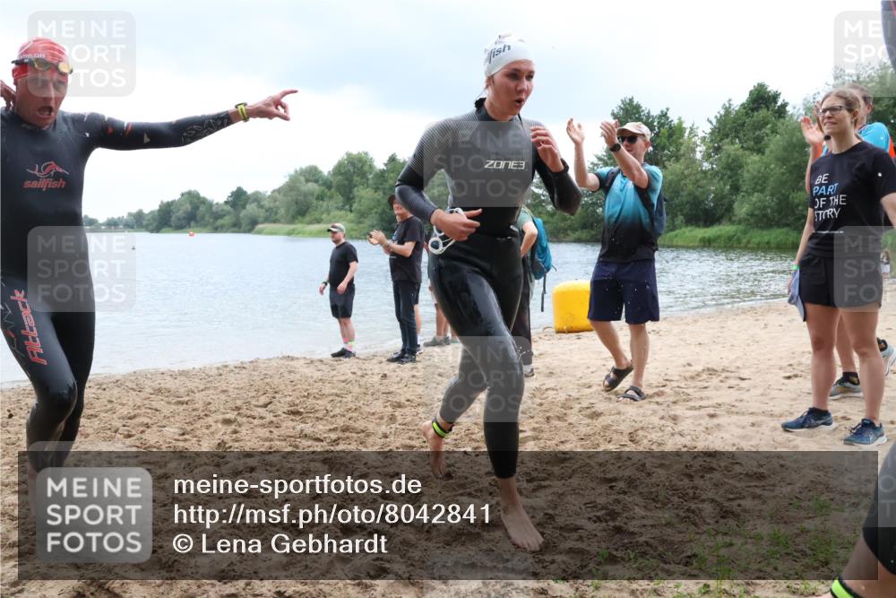21.06.2025 - 27. Vierlanden-Triathlon Lena Gebhardt http://msf.ph/oto/8042841 15.06.2025 13:22:38 Schwimmen 1259, 1289, 1314 meine-sportfotos.de