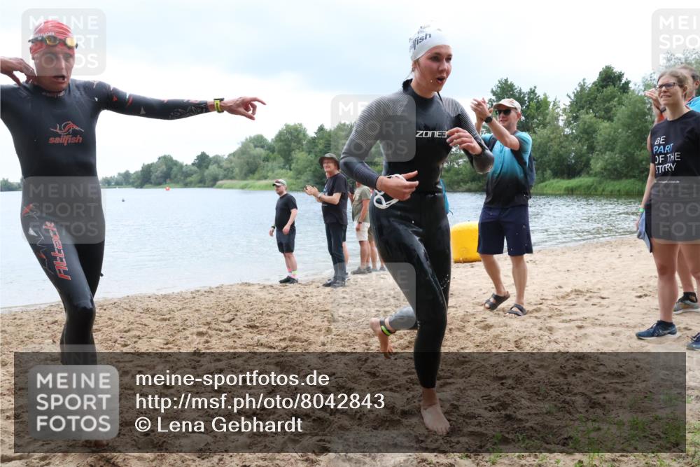 21.06.2025 - 27. Vierlanden-Triathlon Lena Gebhardt http://msf.ph/oto/8042843 15.06.2025 13:22:38 Schwimmen 1259, 1289, 1314 meine-sportfotos.de