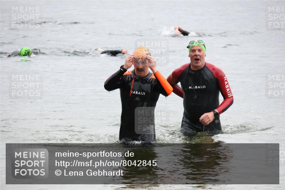 21.06.2025 - 27. Vierlanden-Triathlon Lena Gebhardt http://msf.ph/oto/8042845 15.06.2025 13:22:45 Schwimmen 1243, 1259, 1289, 1305, 1314 meine-sportfotos.de