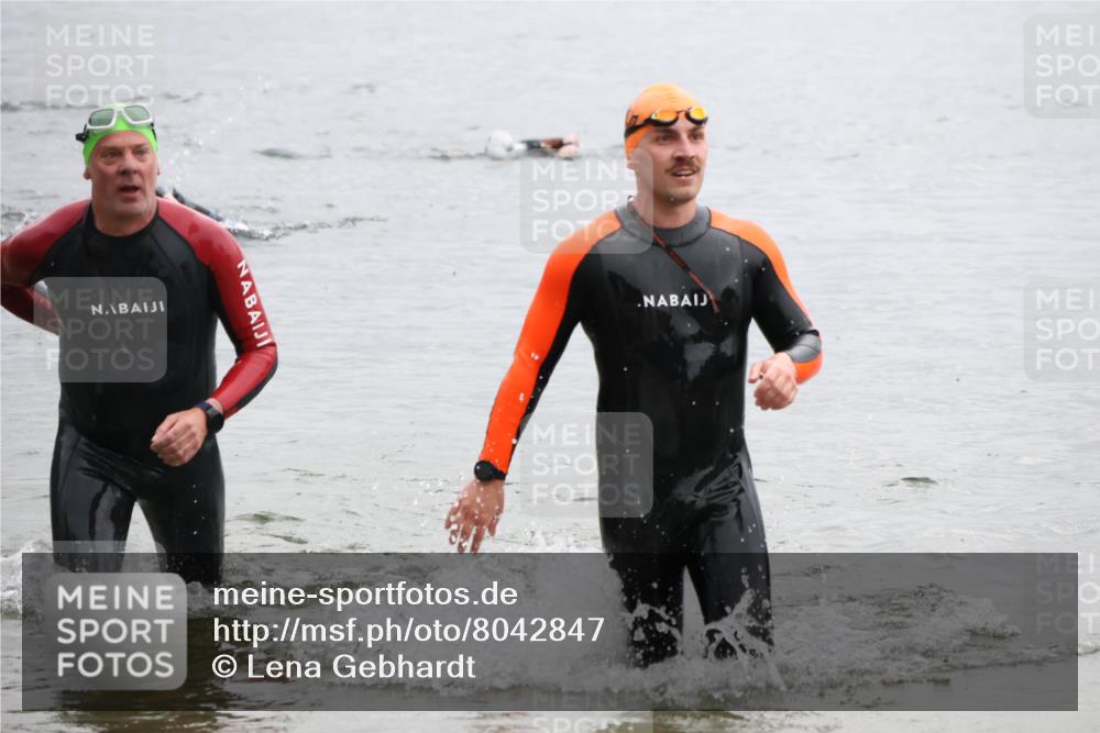21.06.2025 - 27. Vierlanden-Triathlon Lena Gebhardt http://msf.ph/oto/8042847 15.06.2025 13:22:48 Schwimmen 1243, 1305 meine-sportfotos.de