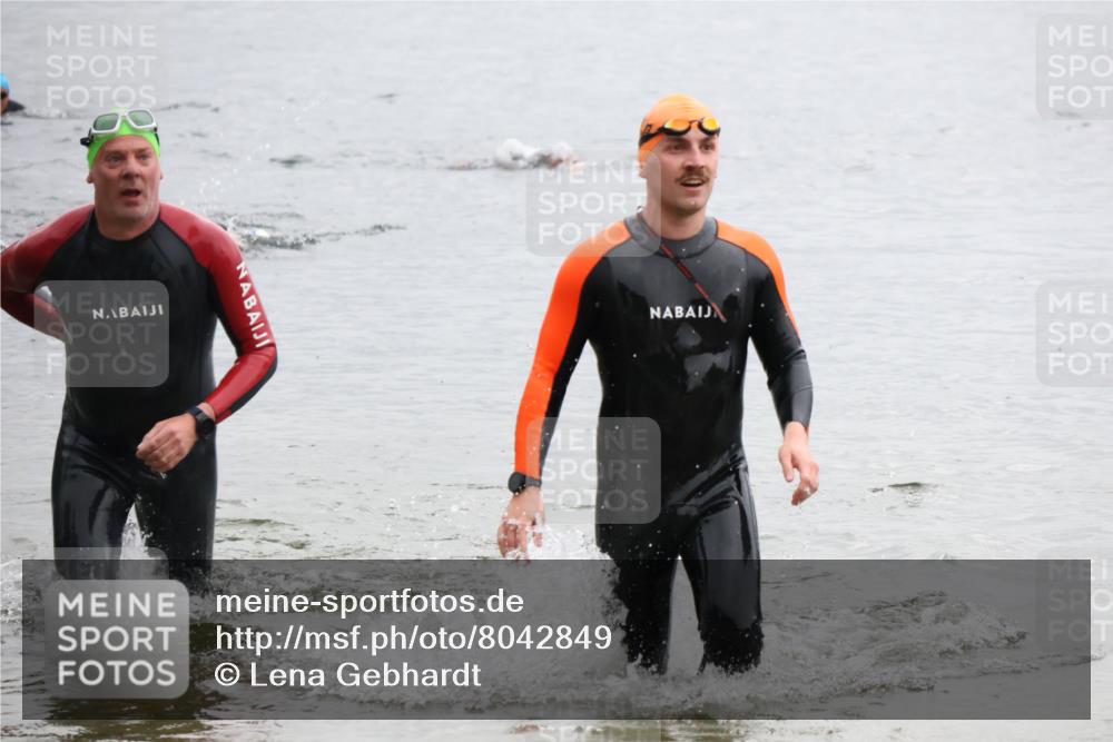 21.06.2025 - 27. Vierlanden-Triathlon Lena Gebhardt http://msf.ph/oto/8042849 15.06.2025 13:22:48 Schwimmen 1243, 1305 meine-sportfotos.de