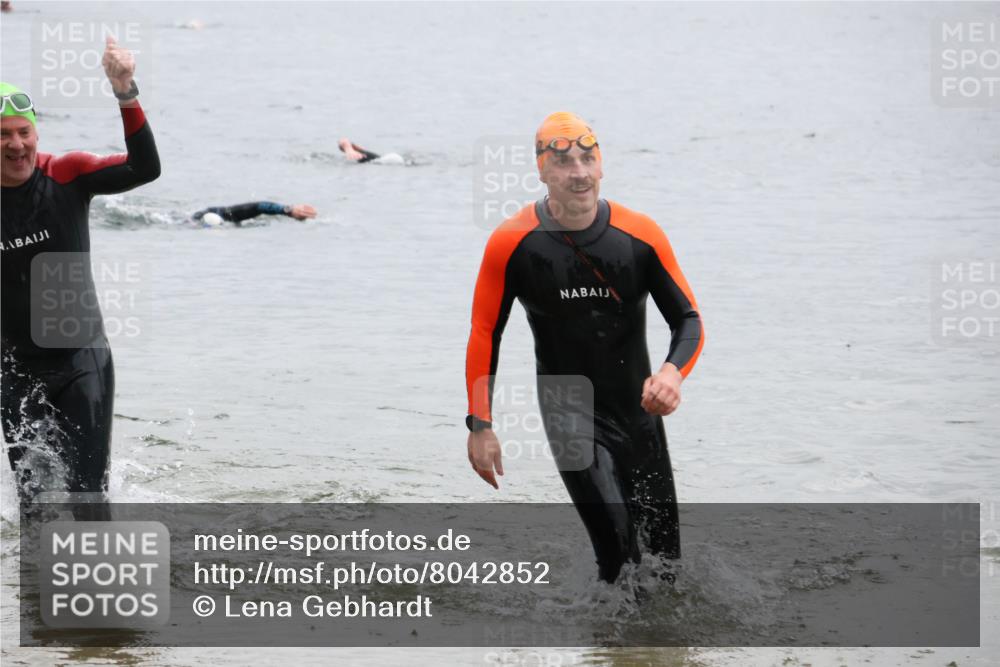 21.06.2025 - 27. Vierlanden-Triathlon Lena Gebhardt http://msf.ph/oto/8042852 15.06.2025 13:22:49 Schwimmen 1243, 1305 meine-sportfotos.de