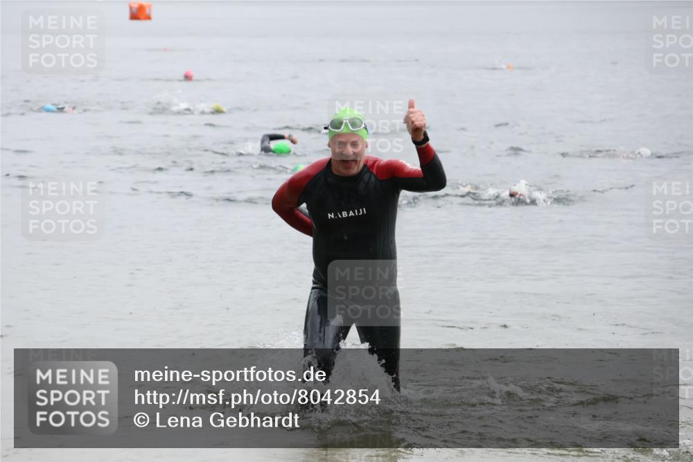 21.06.2025 - 27. Vierlanden-Triathlon Lena Gebhardt http://msf.ph/oto/8042854 15.06.2025 13:22:49 Schwimmen 1243, 1305 meine-sportfotos.de