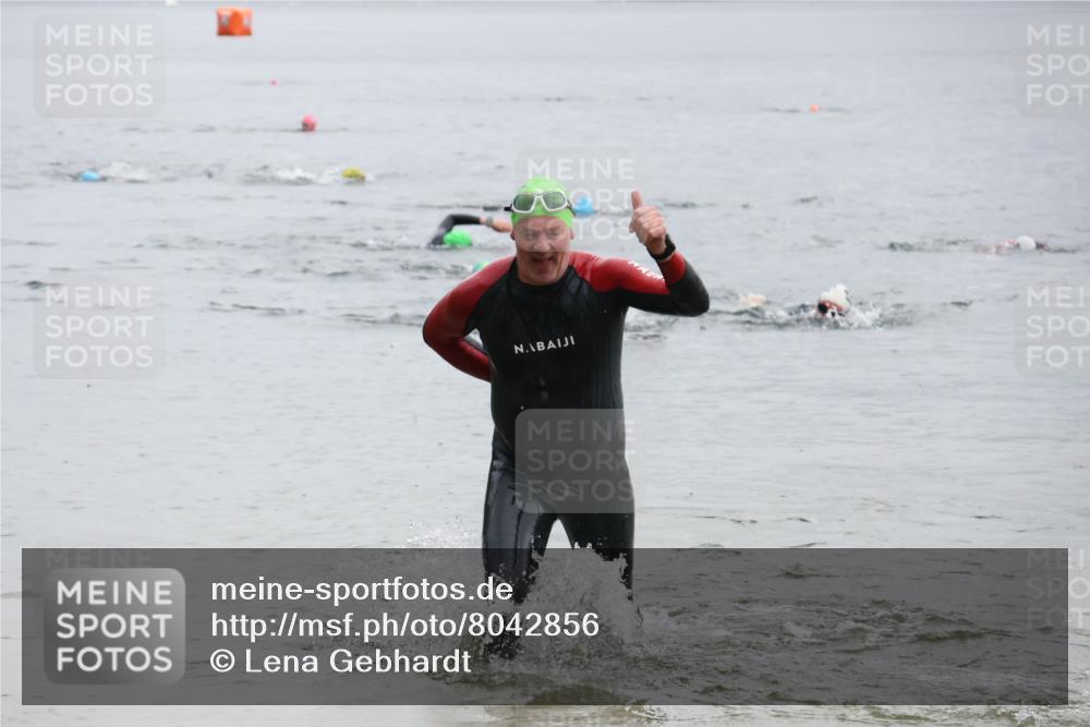 21.06.2025 - 27. Vierlanden-Triathlon Lena Gebhardt http://msf.ph/oto/8042856 15.06.2025 13:22:50 Schwimmen 1243, 1305 meine-sportfotos.de