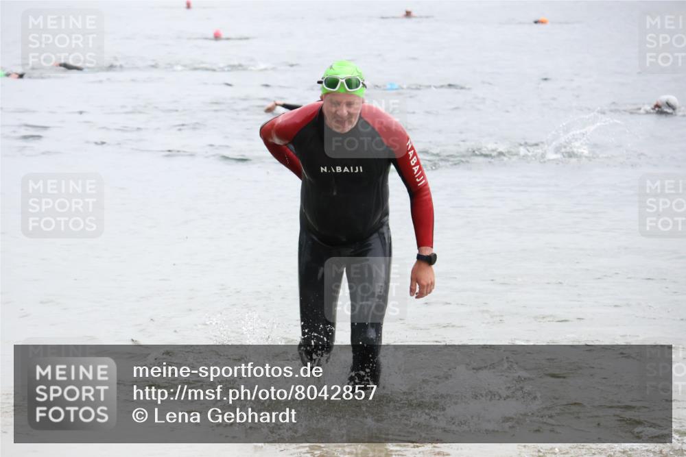 21.06.2025 - 27. Vierlanden-Triathlon Lena Gebhardt http://msf.ph/oto/8042857 15.06.2025 13:22:50 Schwimmen 1243, 1305 meine-sportfotos.de