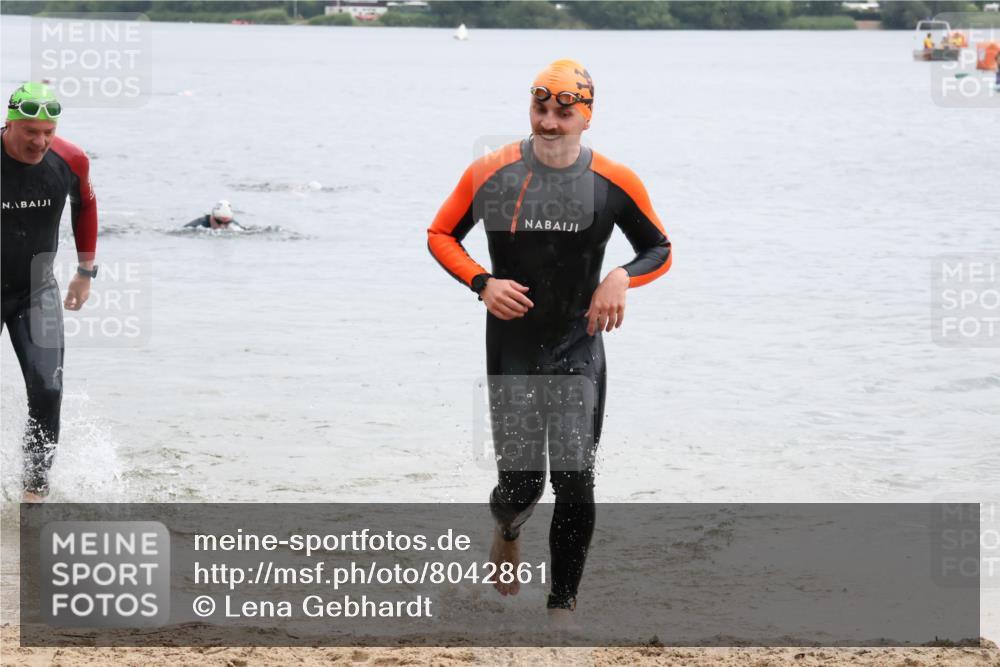 21.06.2025 - 27. Vierlanden-Triathlon Lena Gebhardt http://msf.ph/oto/8042861 15.06.2025 13:22:51 Schwimmen 1243, 1305 meine-sportfotos.de