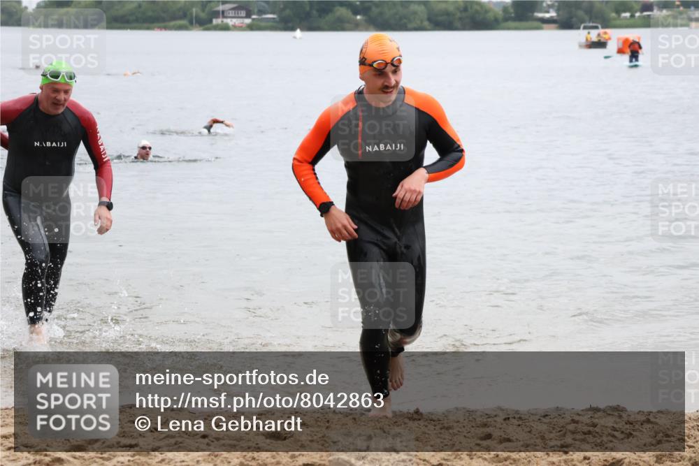 21.06.2025 - 27. Vierlanden-Triathlon Lena Gebhardt http://msf.ph/oto/8042863 15.06.2025 13:22:52 Schwimmen 1243, 1305 meine-sportfotos.de