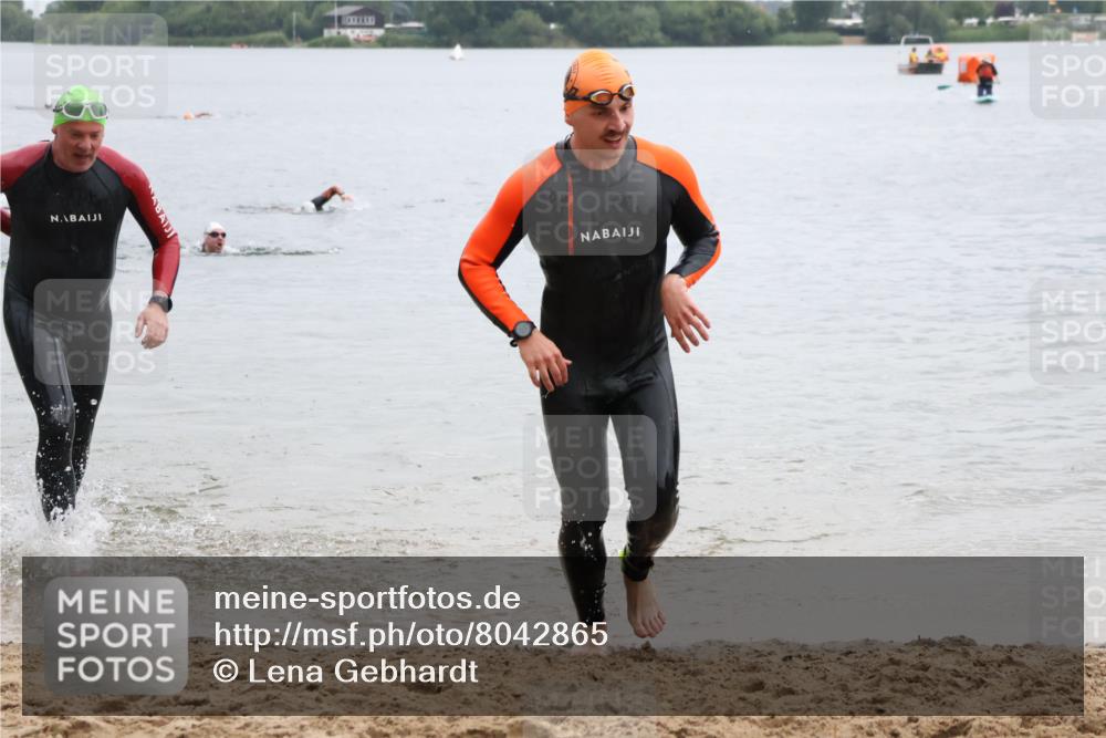21.06.2025 - 27. Vierlanden-Triathlon Lena Gebhardt http://msf.ph/oto/8042865 15.06.2025 13:22:52 Schwimmen 1243, 1305 meine-sportfotos.de