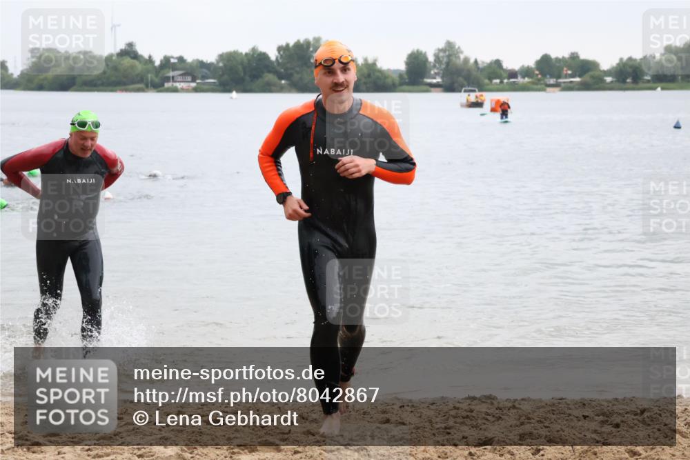 21.06.2025 - 27. Vierlanden-Triathlon Lena Gebhardt http://msf.ph/oto/8042867 15.06.2025 13:22:52 Schwimmen 1243, 1305 meine-sportfotos.de